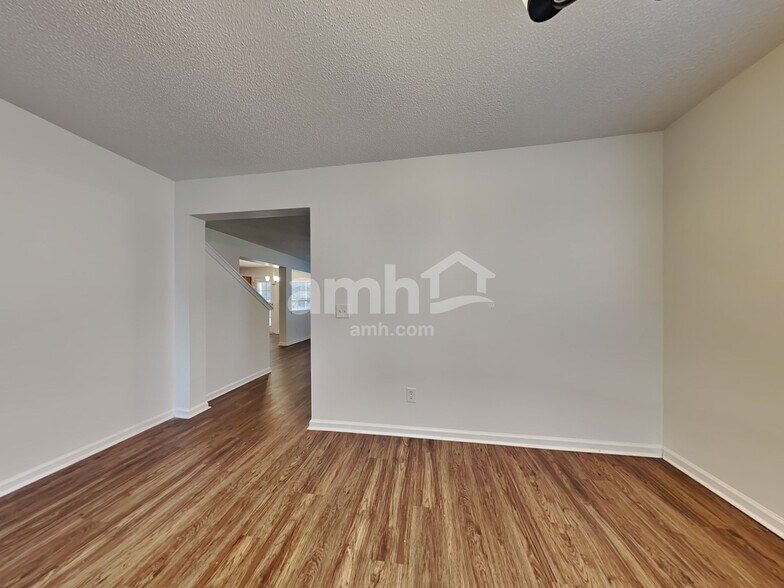 Building Photo - 170 Southport Dr