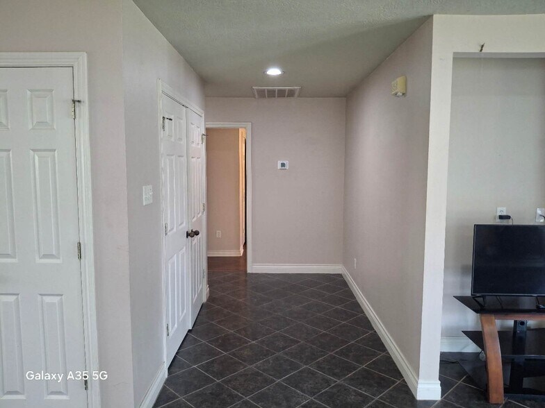 Building Photo - 129 Richards St