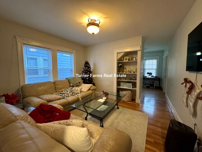 Building Photo - 202 Calumet St