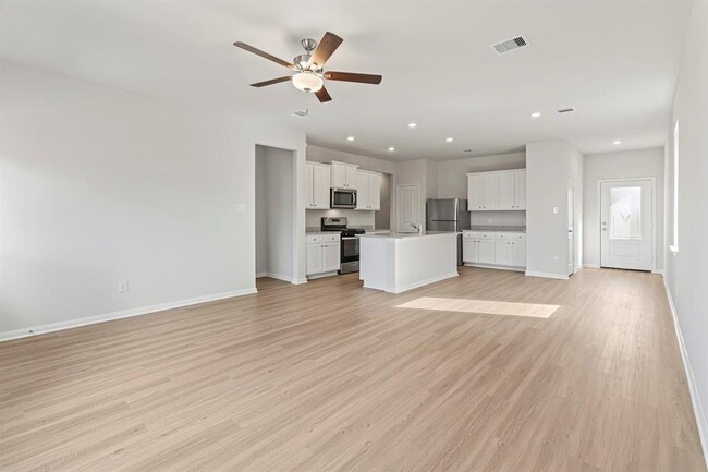Building Photo - 1035 Rosewood Trl