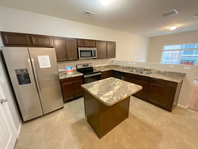 Building Photo - 3 Bedroom Townhome Available Near Barnes Rd & Peterson Rd!