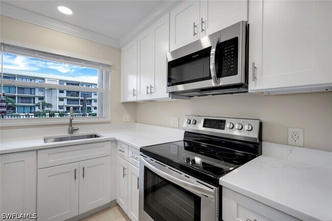 Building Photo - 3200 Gulf Shore Blvd N