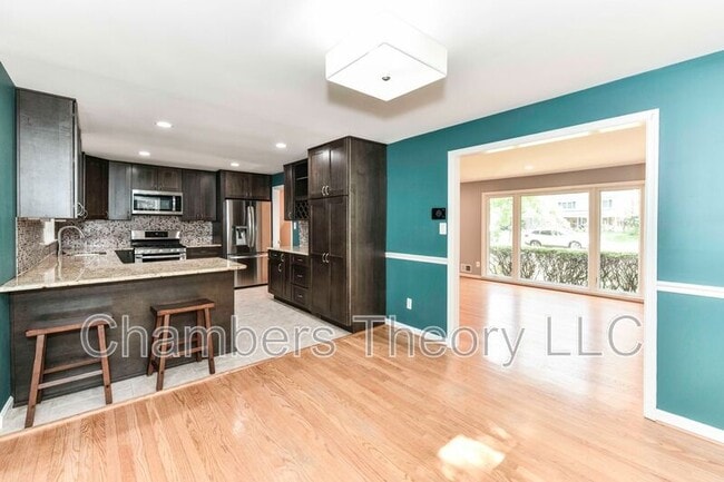 Building Photo - 9205 Hamilton Dr
