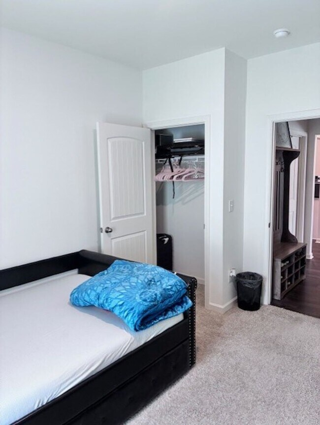 Building Photo - 224 Park Crest Run