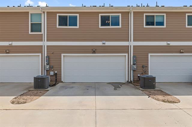 Building Photo - 2224 Davenport Dr