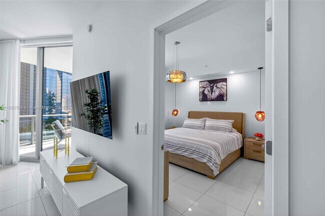 Building Photo - 851 NE 1st Ave