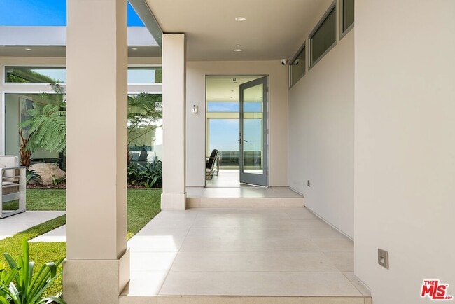 Building Photo - 2189 Summitridge Dr