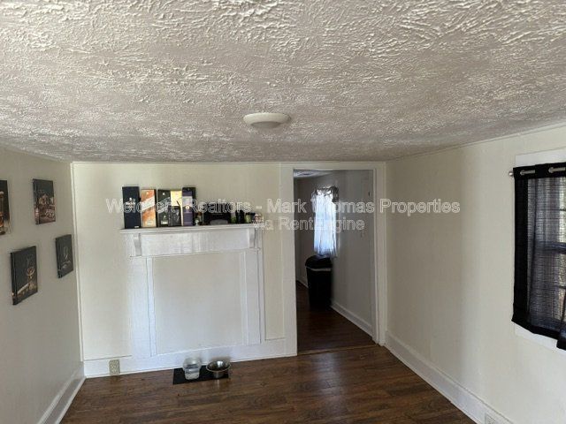 Building Photo - 1403 Elm St