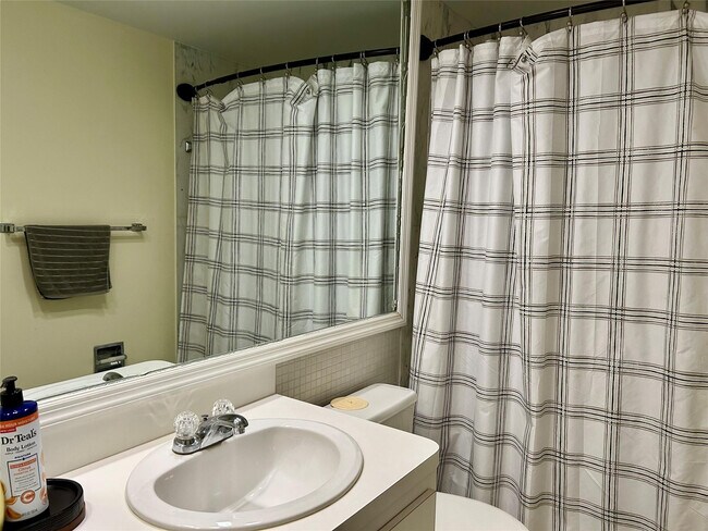 Building Photo - 3800 Galt Ocean Dr