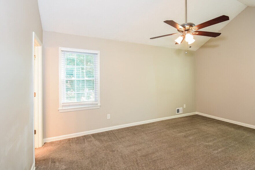 Building Photo - 1471 Daniel Ln