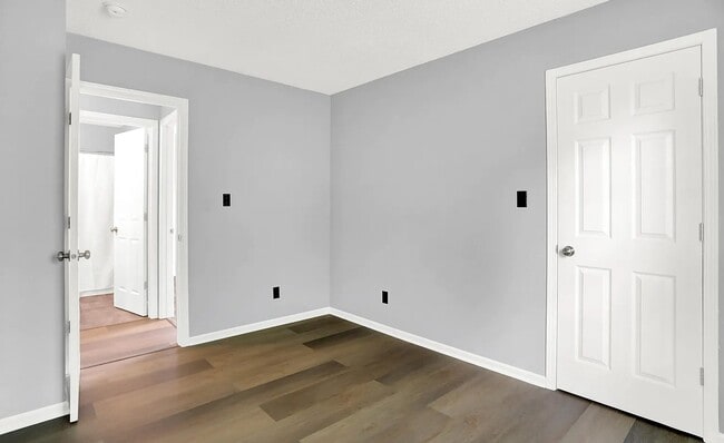 Building Photo - 4007 Knollwood Ave