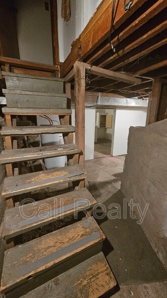 Building Photo - 714 W Kiernan Ave