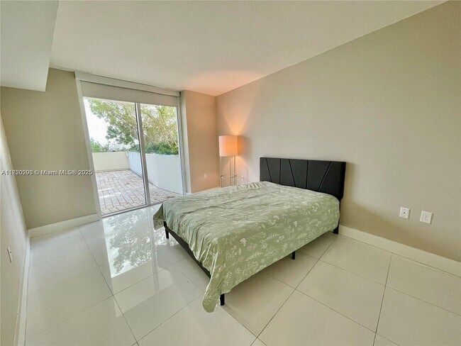 Building Photo - 150 Sunny Isles Blvd