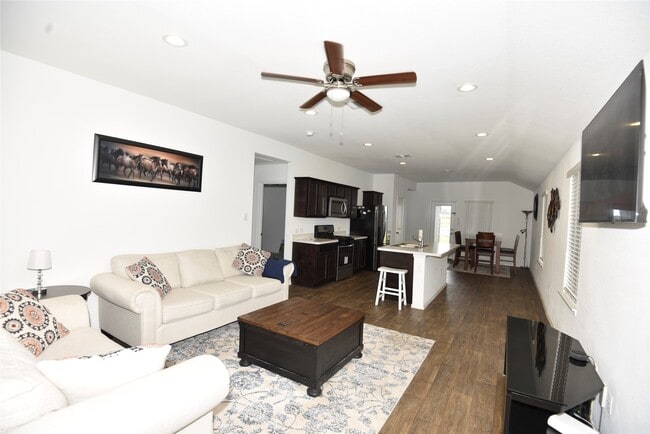 Building Photo - 16684 Lonely Pines Dr