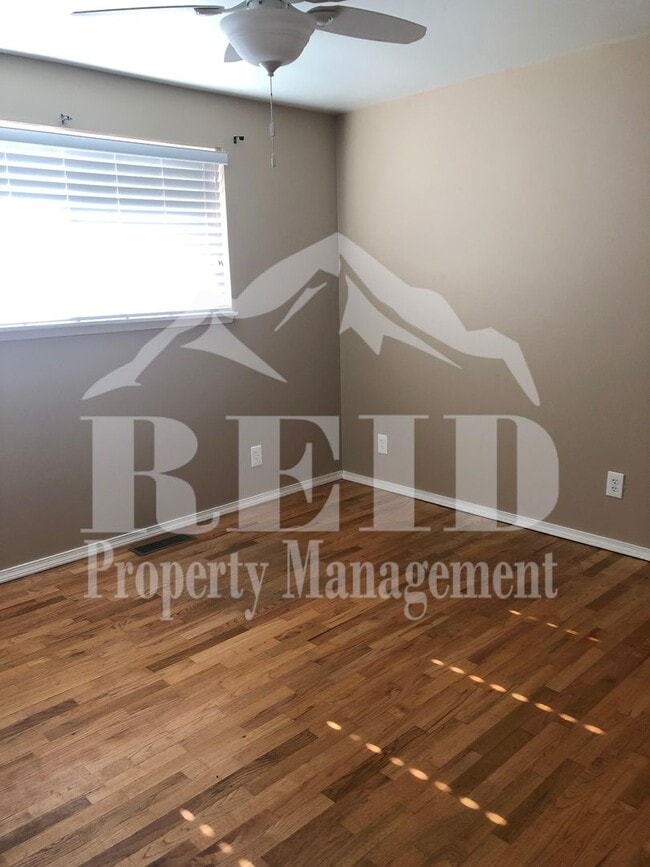 Building Photo - Central Kitsap Rambler 3 Bed 1.5 Bath 2 car garage