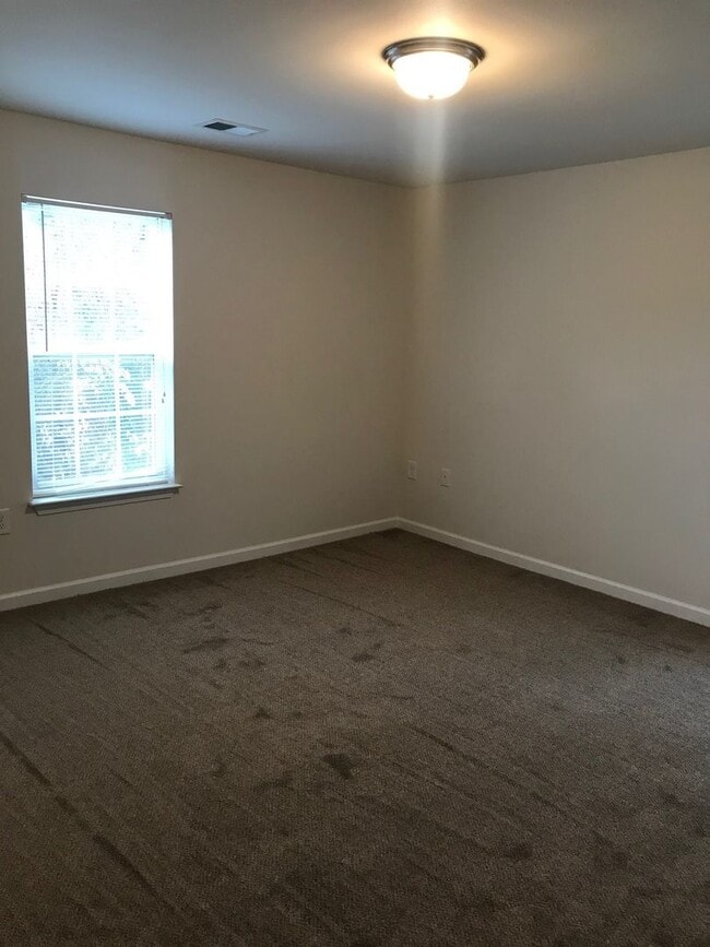 Building Photo - Bright & Inviting 2-Bedroom Condo in Prime...