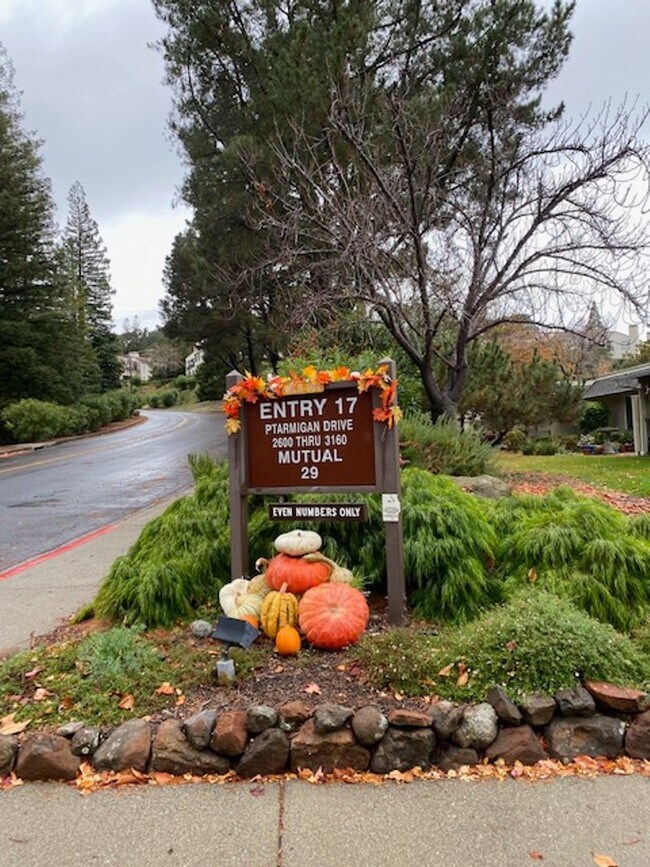 Building Photo - 2740 Ptarmigan Dr