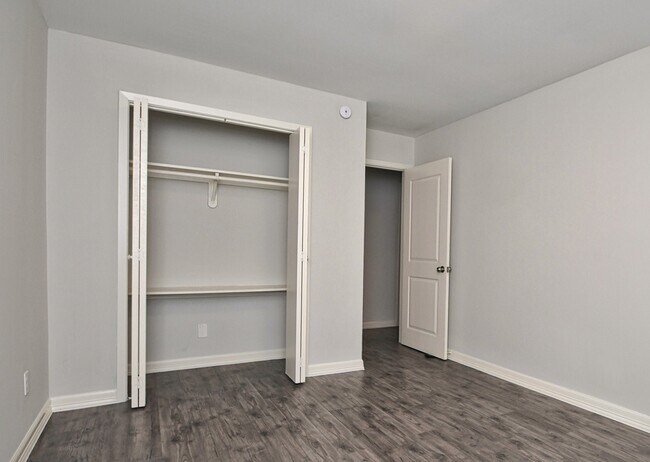 Building Photo - 9243 Friendship Rd