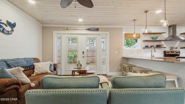 Building Photo - 307 Dolphin Dr