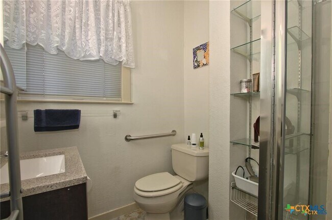 Building Photo - 320 E Faust St