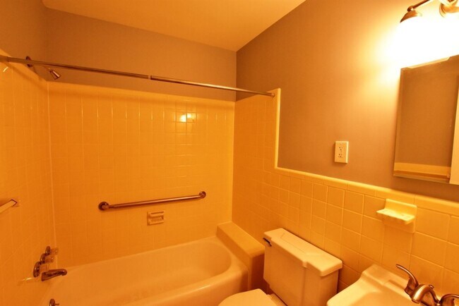 Building Photo - Awesome 4BR, 3BA Close In Bethesda Home With 2 Car Garage!!!