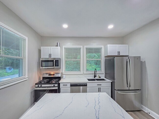 Building Photo - Beautifully Renovated 4 Bedroom Home in th...