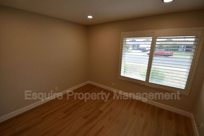 Building Photo - 3621 Miramar Way