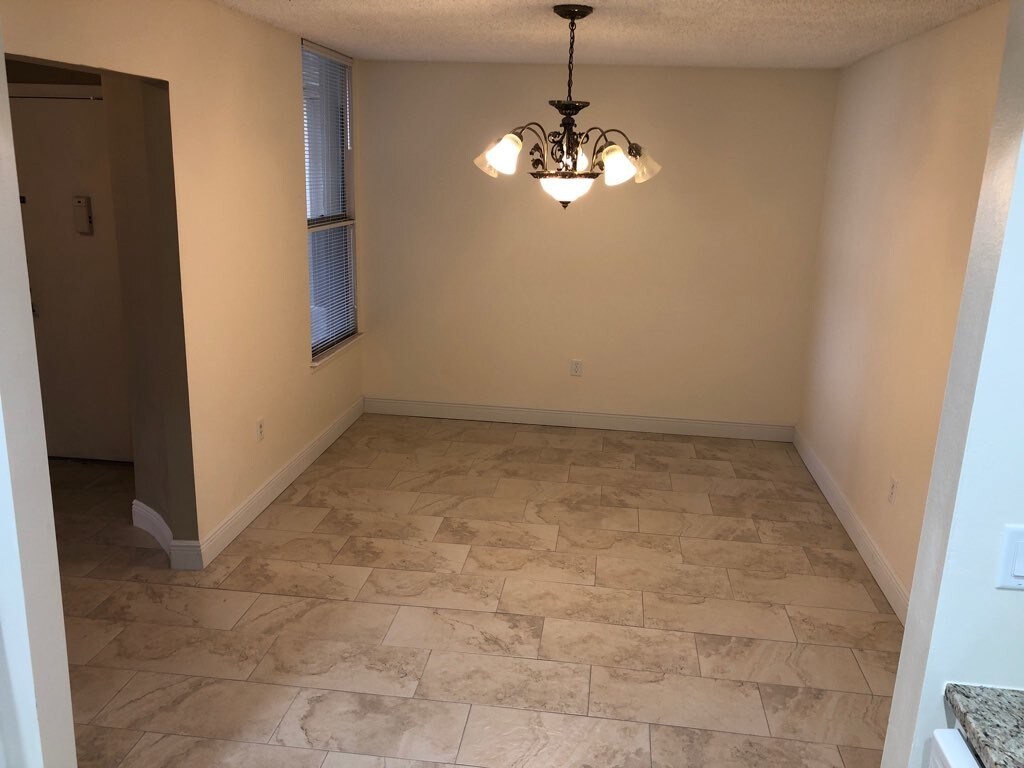 Building Photo - 510 Orange Dr