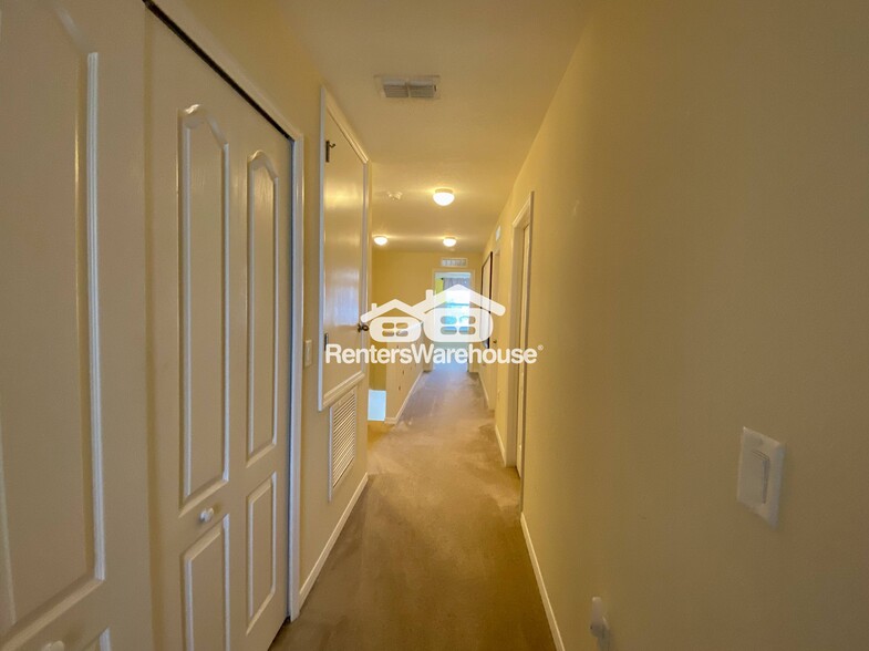 Building Photo - 269 Primrose Dr
