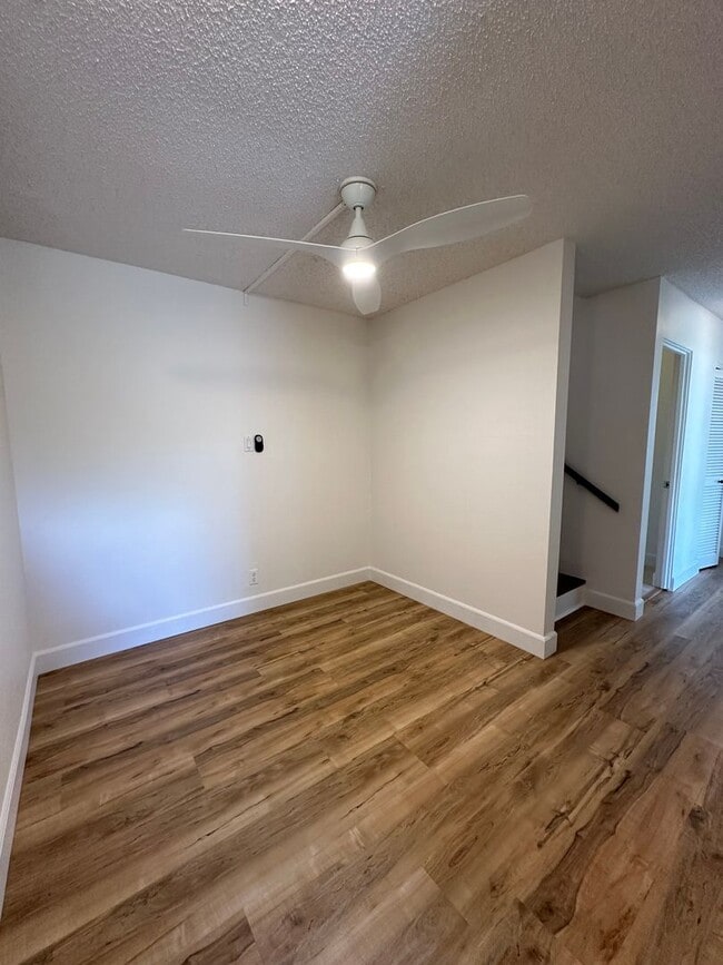 Building Photo - Spacious, Fully Renovated, 3 bedroom 2 bat...