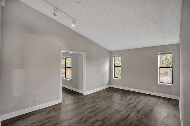 Primary Photo - 2301 N Congress Ave