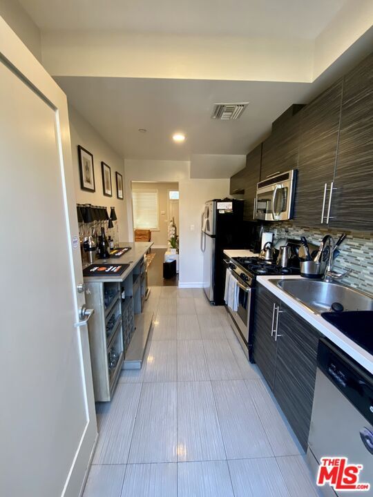 Building Photo - 2317 Scarff St