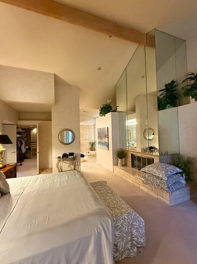 Building Photo - 253 Kavenish Dr