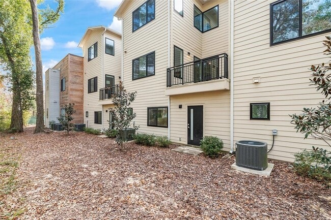 Building Photo - 2601 SW Williston Rd