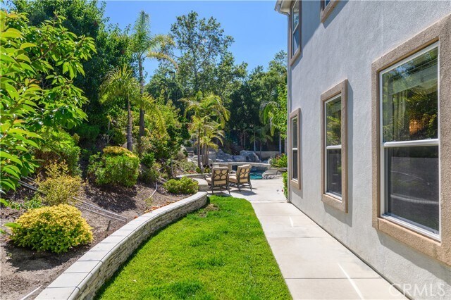 Building Photo - 21 Bent Oak