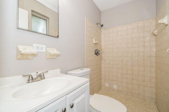 Building Photo - 5038 Locksley Ave