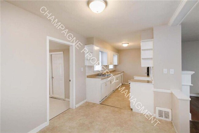 Building Photo - Newly Renovated House off Paseo