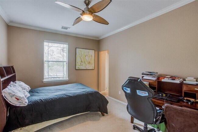 Building Photo - 28 Twin Valley Dr