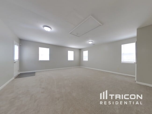 Building Photo - 510 Surveyor Walk