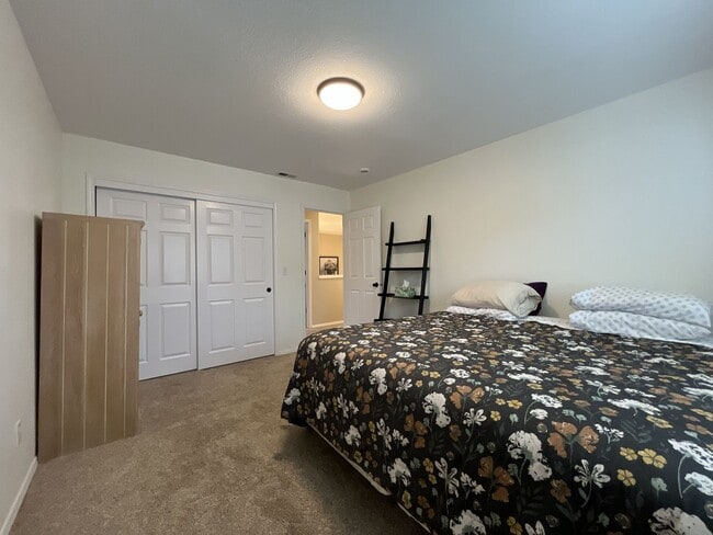 Building Photo - Elegant 5BR + Bonus Room Home with Bay Windows, Entertainment Room & Oversized Primary Retreat