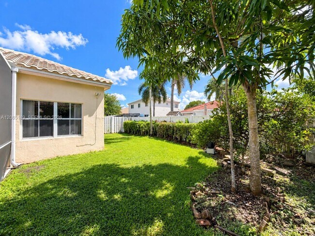 Building Photo - 908 Tanglewood Cir