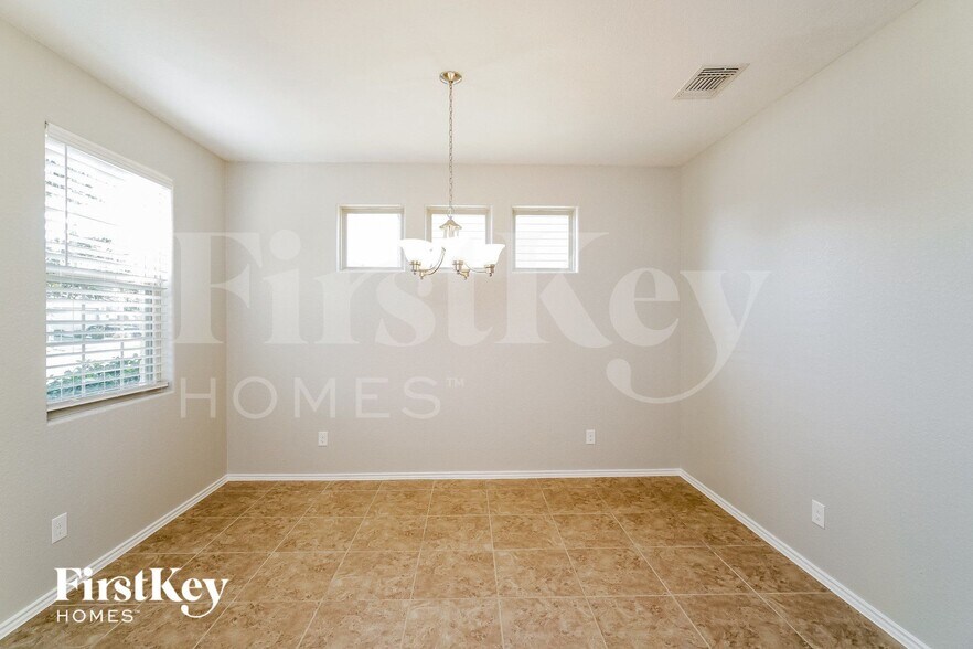 Building Photo - 10443 Bulwark Peak