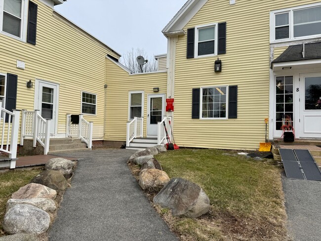 Building Photo - Well maintained inside and out