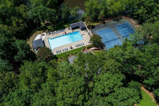 Building Photo - 1200 Mitsy Forest Dr NE