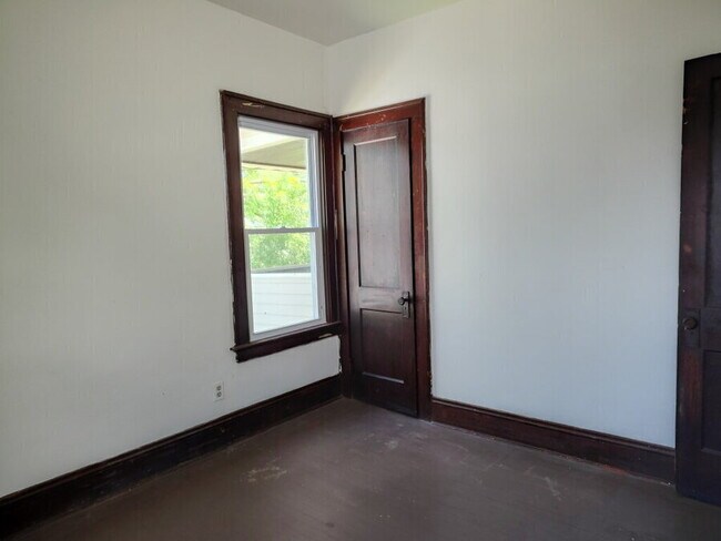 Building Photo - 2824 Saratoga Ave