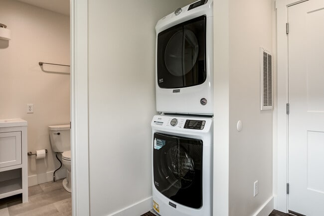 Building Photo - 4721 W 61st Terrace