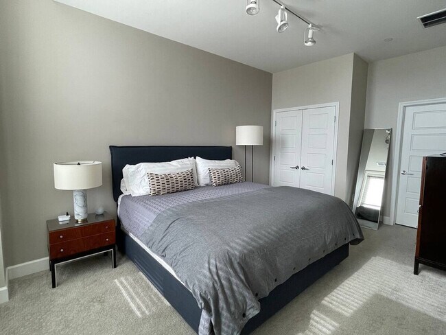 Building Photo - 272 E Main St