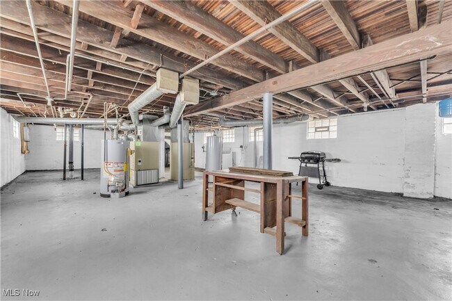 Building Photo - 14614 Glendale Ave