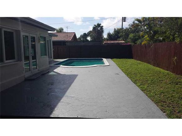 Building Photo - 20322 NE 14th Ct