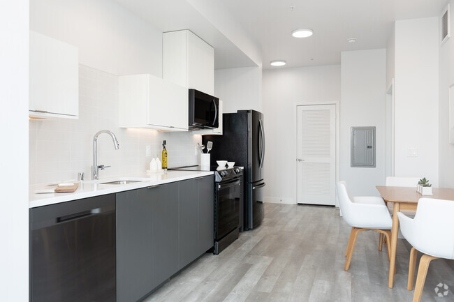 1BR, 1BA - 594SF - The Melrose